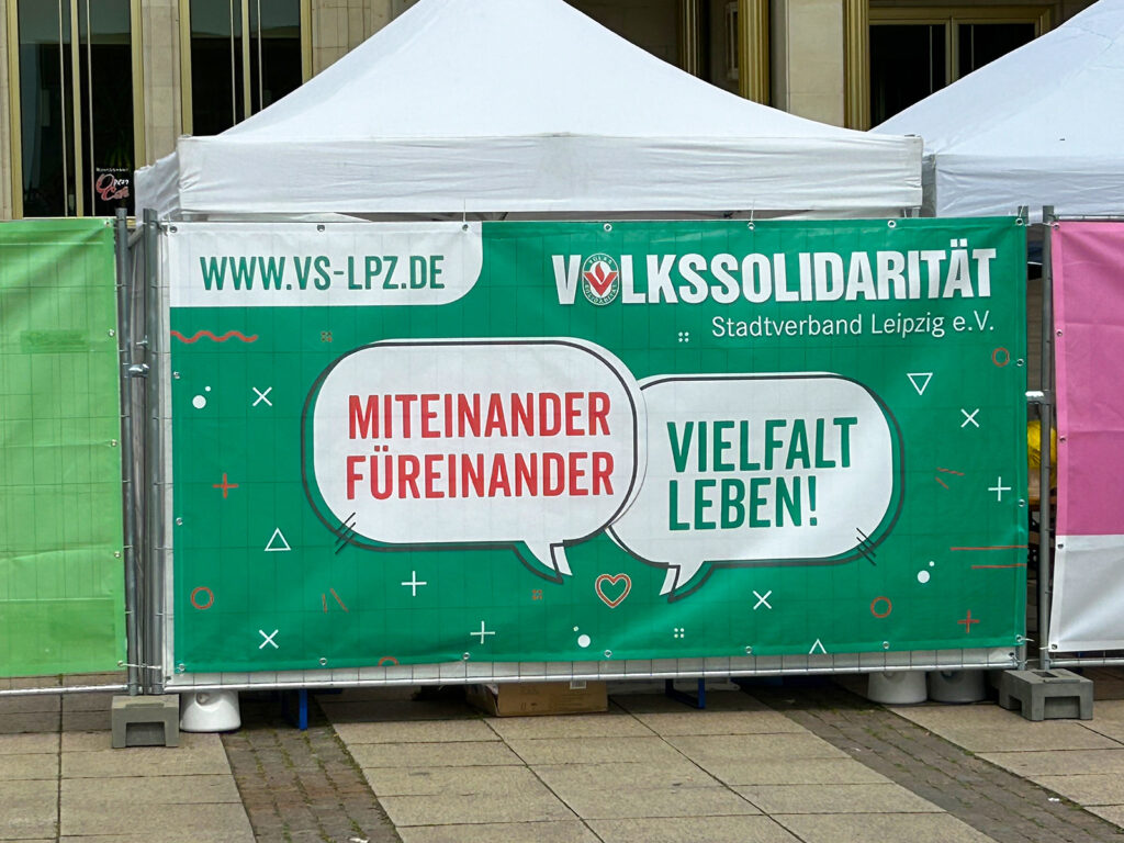 Mit unserem Banner haben wir zum Christopher Street Day Leipzig ein Zeichen gesetzt (Foto: Mirko Stahl).