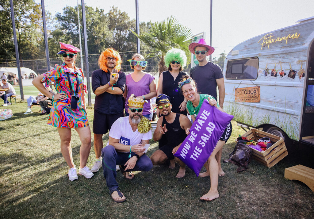 Der Fotocamper sorgte mit seinen Requisiten für bleibende Erinnerungen und gute Stimmung beim VS-Sommerfest (Foto: Anne Schwerin).